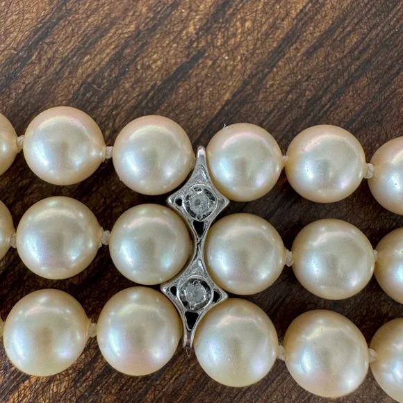 Exquisite Triple Strand Majorica Orquidea Pearl Bracelet - Picture 6 of 7